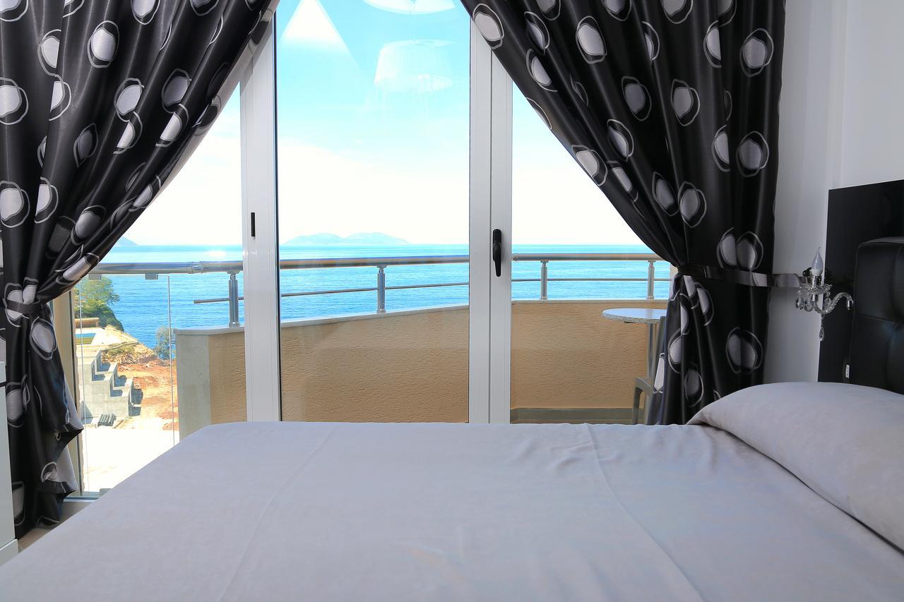 Nomelia Residence B&B Vlorë Екстериор снимка